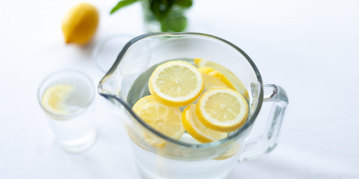 water met een beetje citroen is een goede keuze voor een keto-dieet